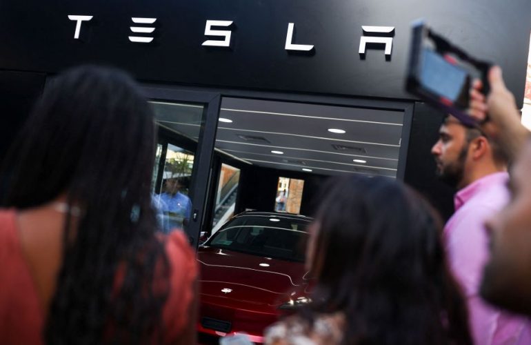 Tesla Abre 1ª Loja Da América Do Sul Em Santiago, No Chile