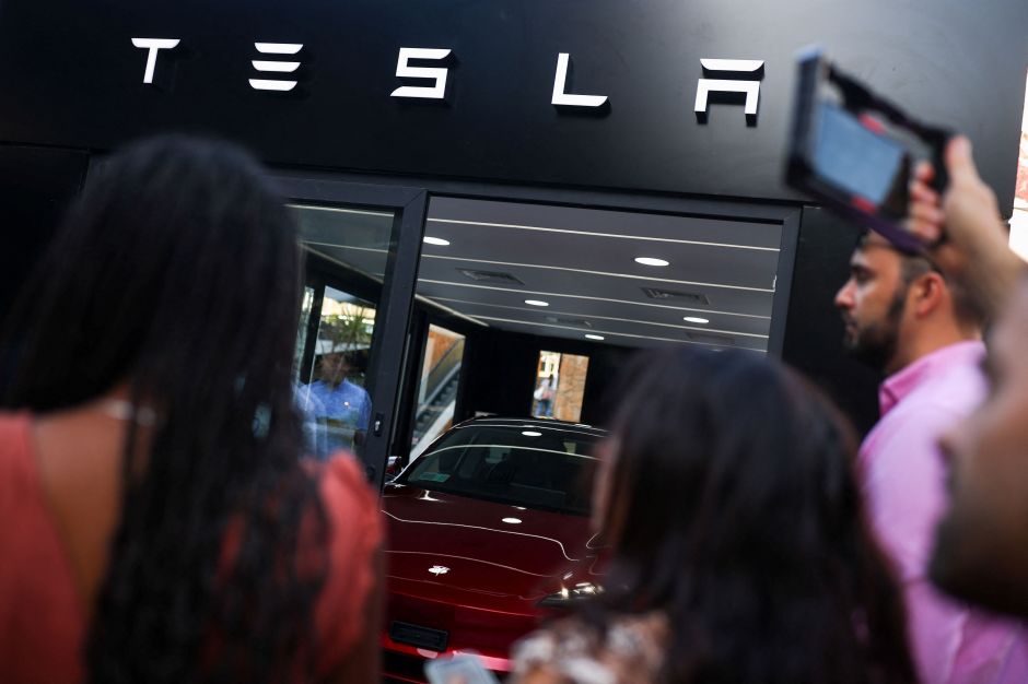 Tesla Abre 1ª Loja Da América Do Sul Em Santiago, No Chile