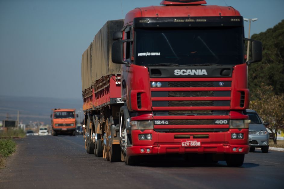 Regulamentação Da Reforma Deixa Caminhões De Fora E Inclui Carros Elétricos No “Imposto Do Pecado”