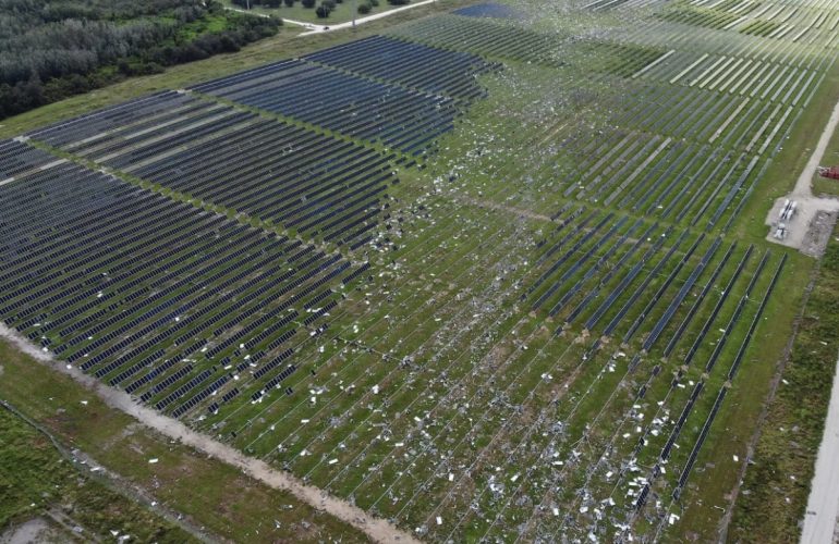 Parque Solar Fotovoltaico Destruído Por Tornado